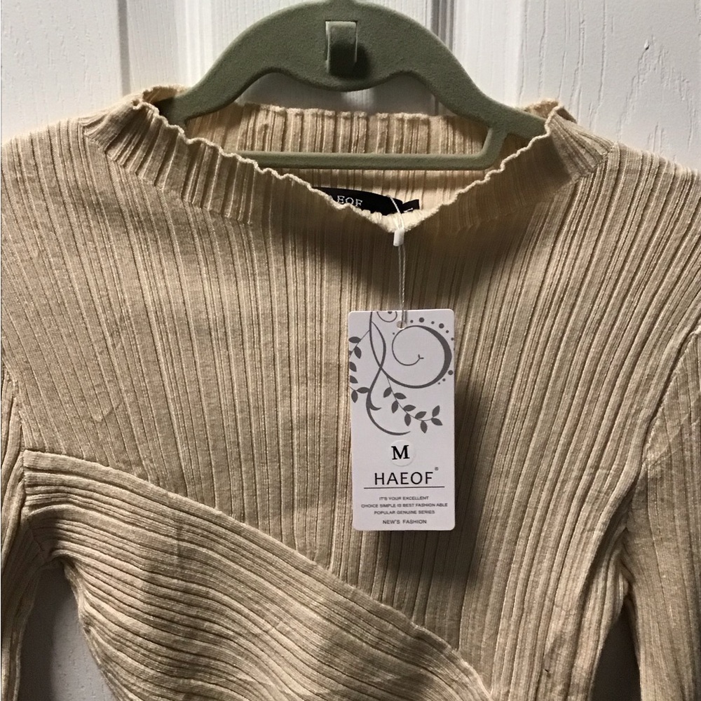 NWT! Haeof sweater Medium - Picture 3 of 8